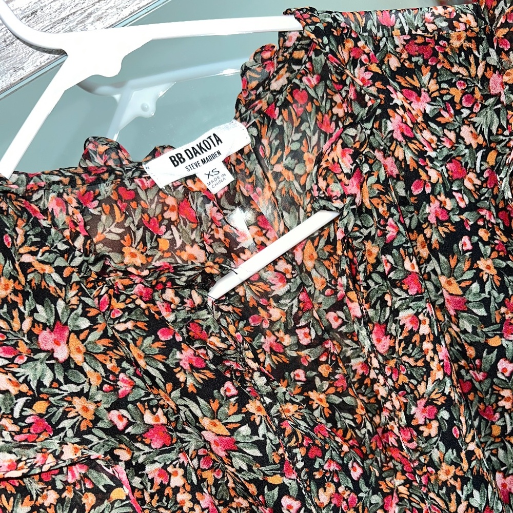 BB Dakota by Steve Madden floral flutter women XS dress
